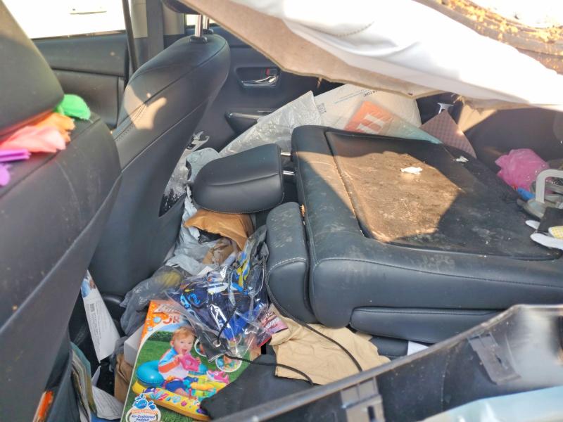 Photo 10 from auction – 2015 TOYOTA PRIUS V with VIN JTDZN3EU3FJ026021