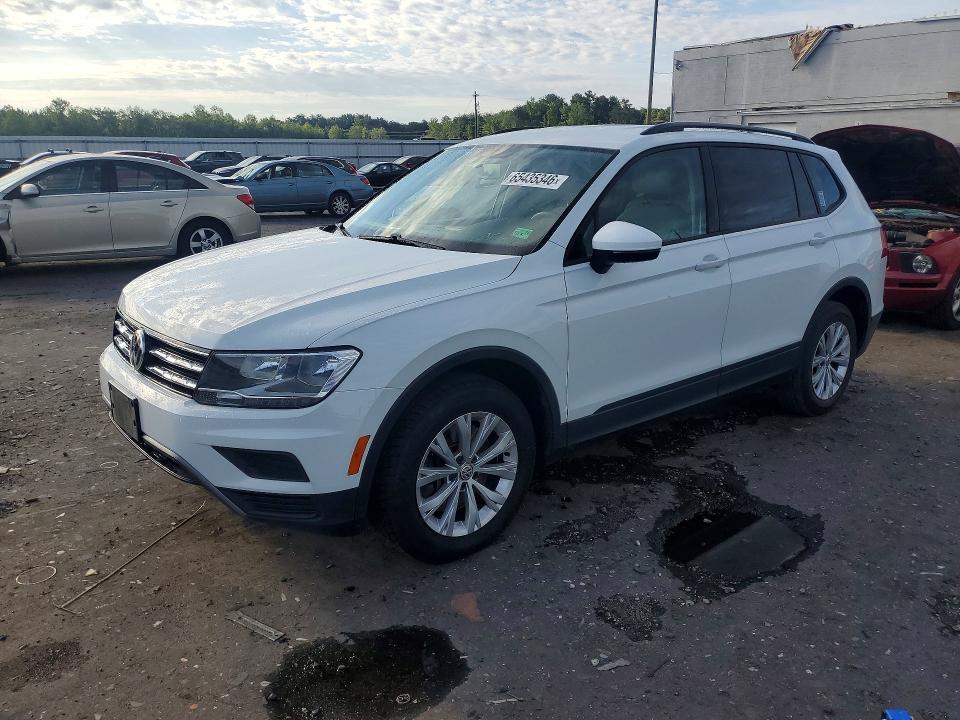 VOLKSWAGEN TIGUAN 2018 with VIN 3VV0B7AX3JM045643 - Photo from auction