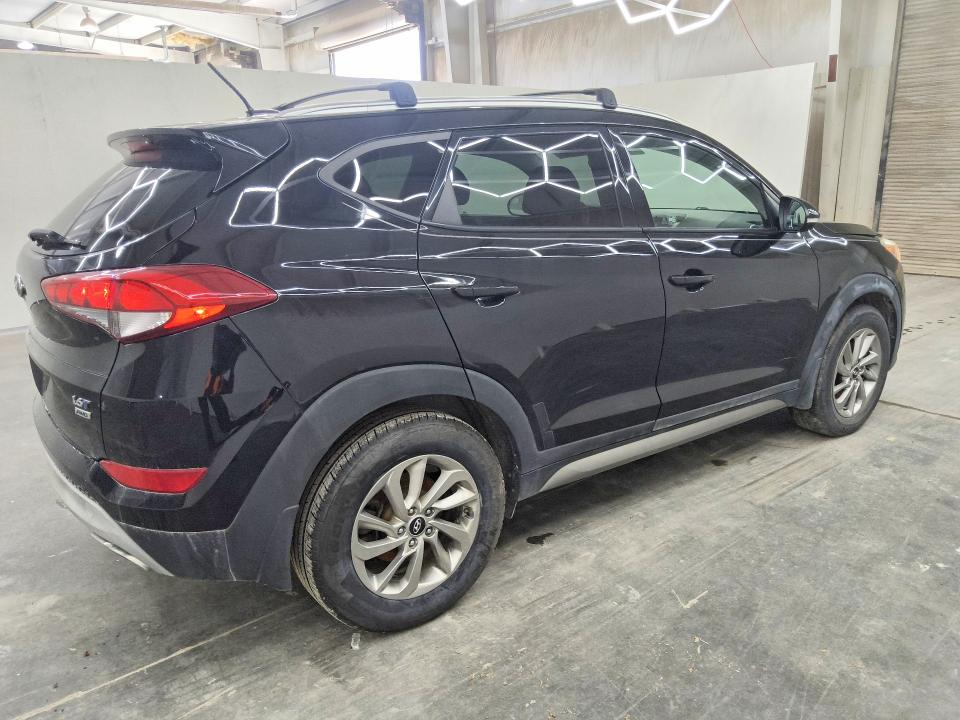 Photo 3 from auction – 2017 HYUNDAI TUCSON with VIN KM8J3CA26HU281816