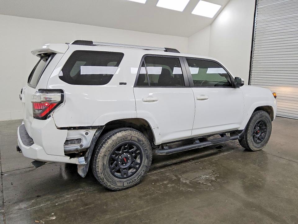 Photo 3 from auction – 2020 TOYOTA 4RUNNER with VIN JTEBU5JR9L5821804