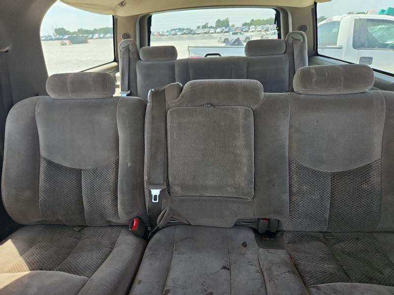 Photo 10 from auction – 2004 CHEVROLET SUBURBAN with VIN 1GNEC16Z74J313207