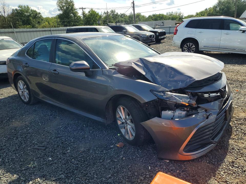 Photo 4 from auction – 2021 TOYOTA CAMRY with VIN 4T1C11AK4MU524178