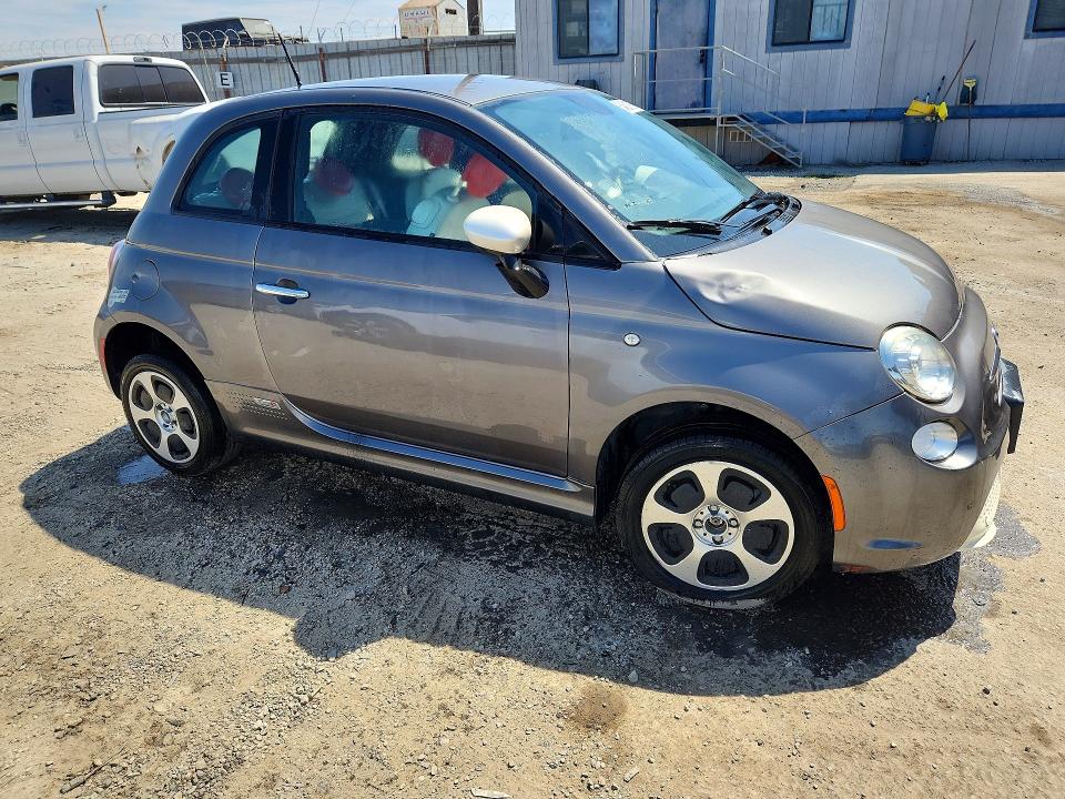 Photo 4 from auction – 2013 FIAT 500 with VIN 3C3CFFGEXDT752656