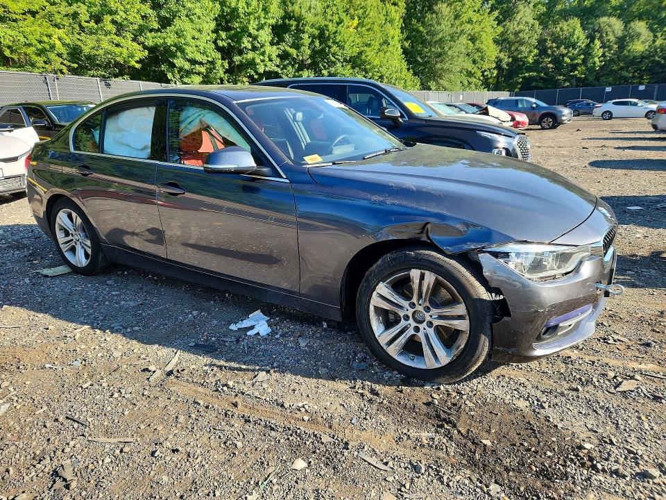 Foto 4 de la subasta – 2017 BMW 330 con VIN WBA8D9C30HA005056