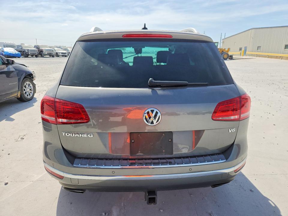 Photo 6 from auction – 2016 VOLKSWAGEN TOUAREG with VIN WVGEF9BP7GD010493