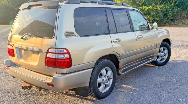 Photo 4 from auction – 2004 TOYOTA LAND CRUISER with VIN JTEHT05J742060388