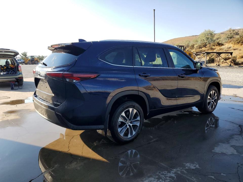 Photo 3 from auction – 2026 TOYOTA HIGHLANDER with VIN 5TDKDRBH3TS612800