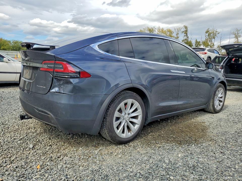 Фото 3 с аукциона – 2019 TESLA MODEL X с VIN 5YJXCAE23KF212174