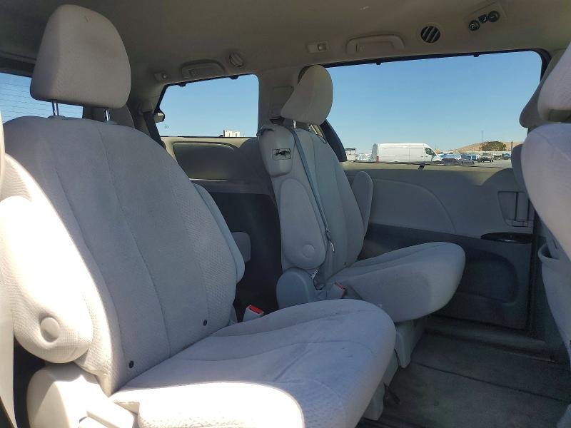 Photo 11 from auction – 2012 TOYOTA SIENNA with VIN 5TDKK3DC4CS229310