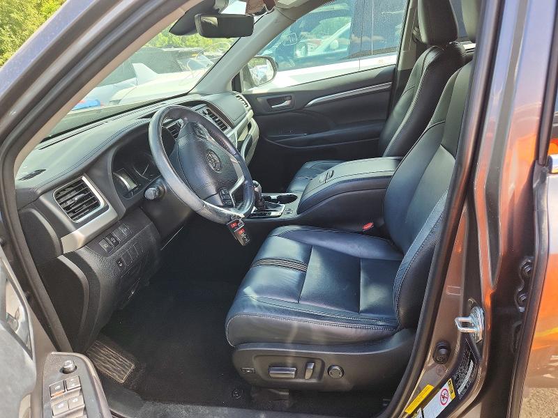 Photo 7 from auction – 2018 TOYOTA HIGHLANDER with VIN 5TDKZRFH4JS282643