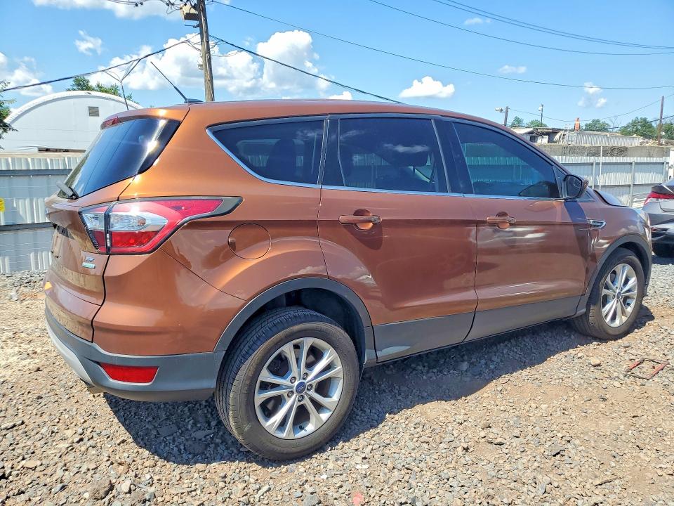 Photo 3 from auction – 2017 FORD ESCAPE with VIN 1FMCU0GD5HUA90420