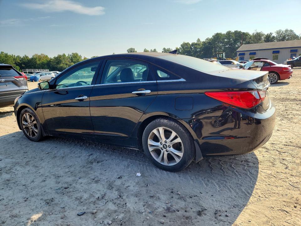 Фото 2 с аукциона – 2013 HYUNDAI SONATA с VIN 5NPEC4AC6DH655074