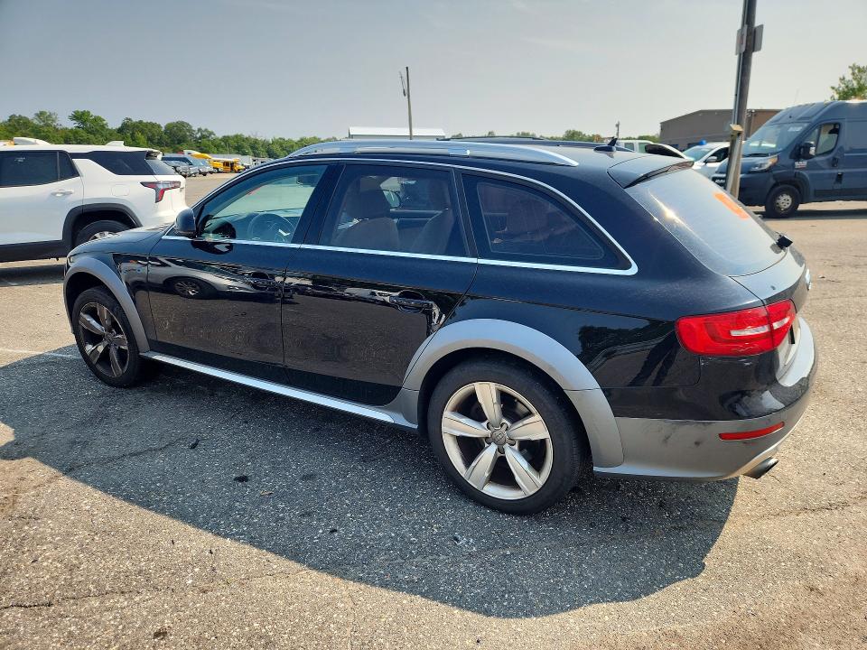 Фото 2 с аукциона – 2013 AUDI A4 ALLROAD с VIN WA1UFAFL4DA211445