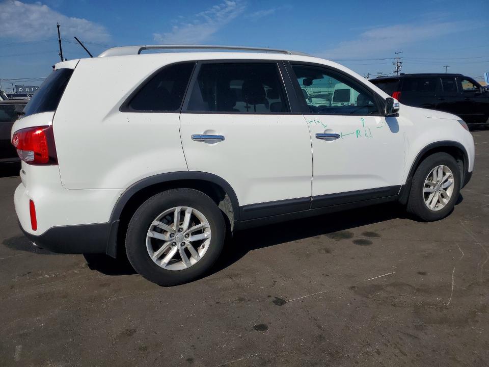 Photo 3 from auction – 2015 KIA SORENTO with VIN 5XYKT4A65FG644817