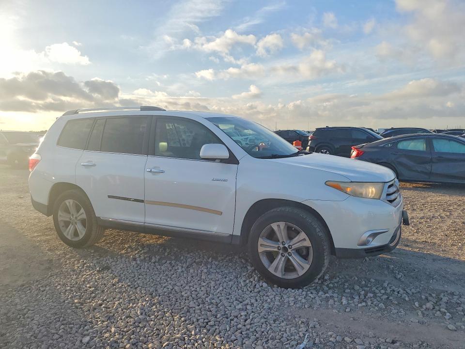 Photo 4 from auction – 2011 TOYOTA HIGHLANDER with VIN 5TDDK3EH4BS092967