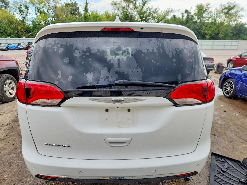 Photo 6 from auction – 2017 CHRYSLER PACIFICA with VIN 2C4RC1GG5HR564798