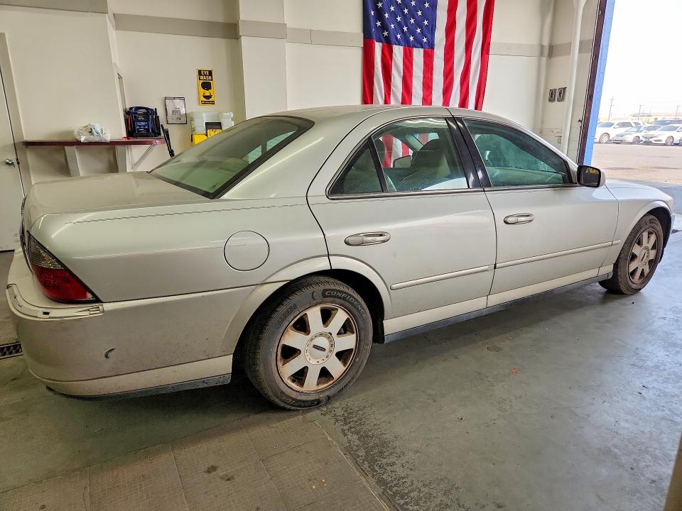 Photo 3 from auction – 2005 LINCOLN LS with VIN 1LNHM86S05Y641975