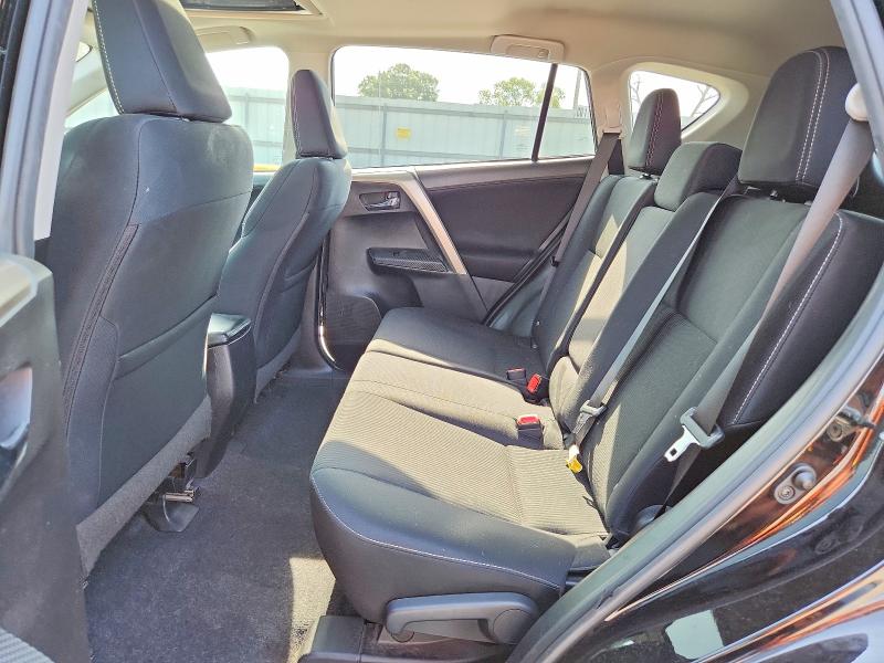 Photo 11 from auction – 2015 TOYOTA RAV4 with VIN 2T3RFREV5FW284289