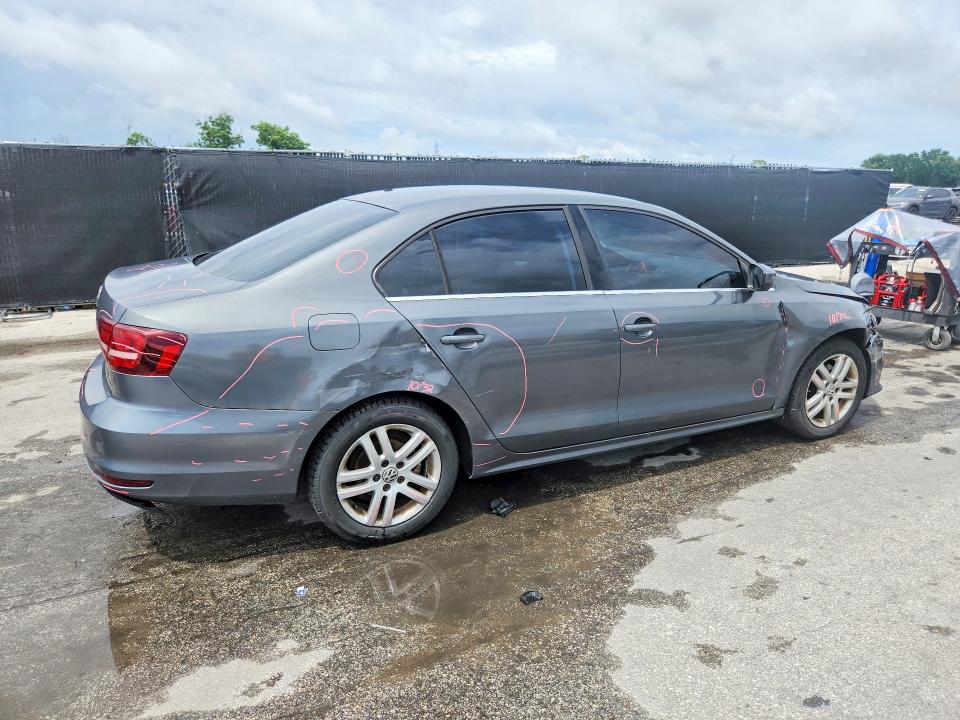 Photo 3 from auction – 2017 VOLKSWAGEN JETTA with VIN 3VW2B7AJ9HM325349
