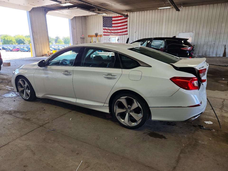Photo 2 from auction – 2018 HONDA ACCORD with VIN 1HGCV2F97JA015740