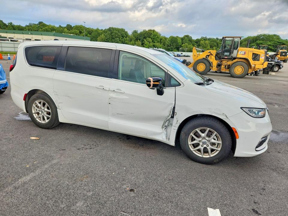 Photo 4 from auction – 2024 CHRYSLER PACIFICA with VIN 2C4RC1BG7RR149684