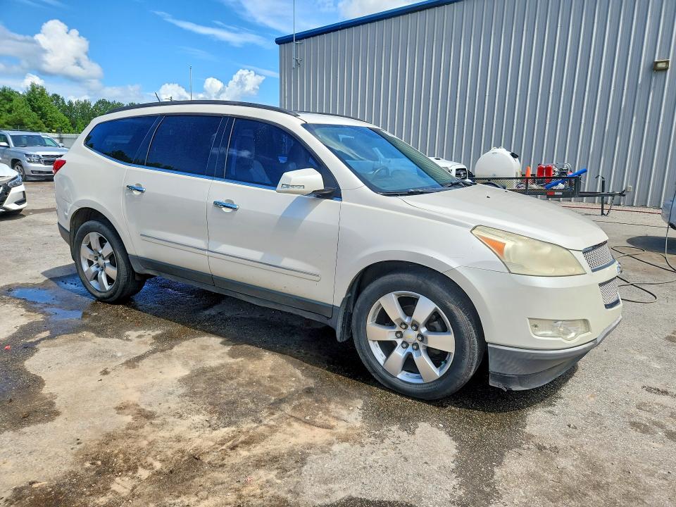 Photo 4 from auction – 2011 CHEVROLET TRAVERSE with VIN 1GNKRLED3BJ141161