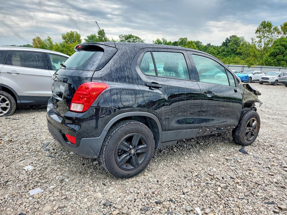 Photo 3 from auction – 2017 CHEVROLET TRAX with VIN 3GNCJNSBXHL230995