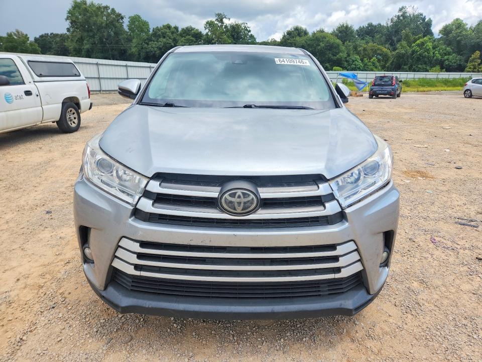 Photo 5 from auction – 2017 TOYOTA HIGHLANDER with VIN 5TDZZRFH2HS199706