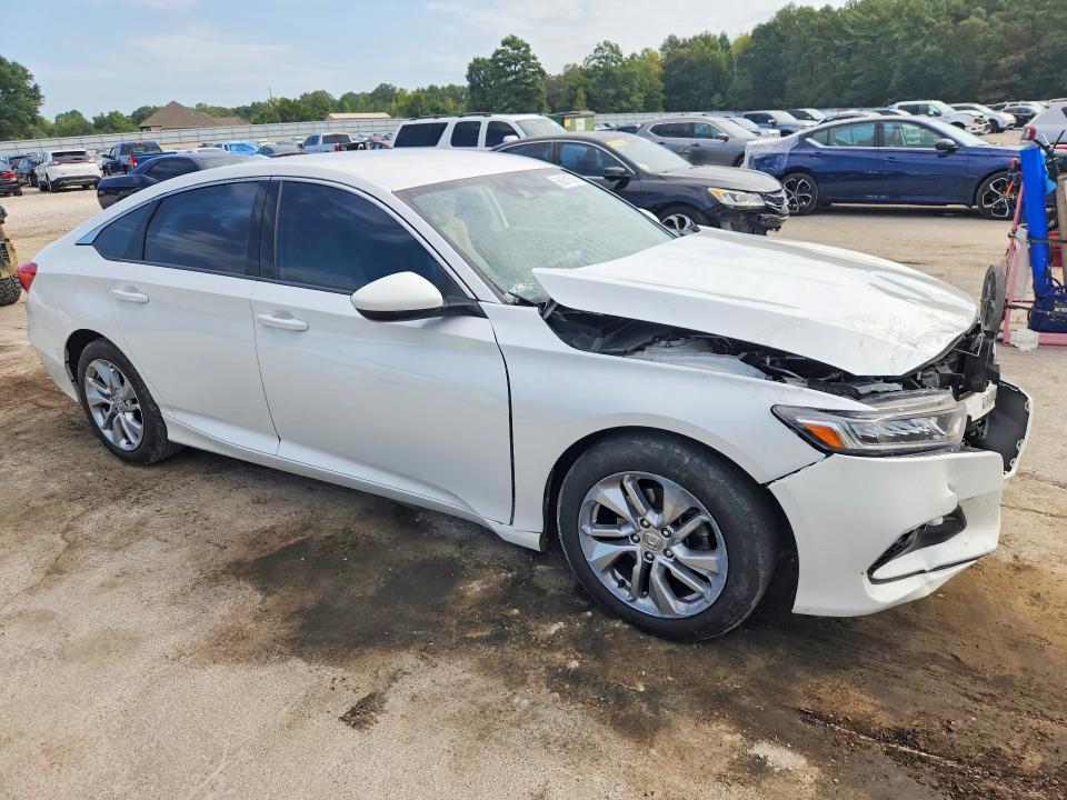 Снимка 4 от търг – 2018 HONDA ACCORD с VIN 1HGCV1F11JA136090