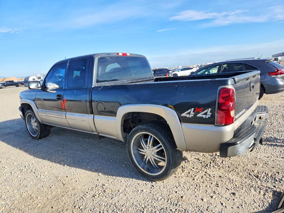 Photo 2 from auction – 2004 CHEVROLET SILVERADO with VIN 2GCEK19T041287692