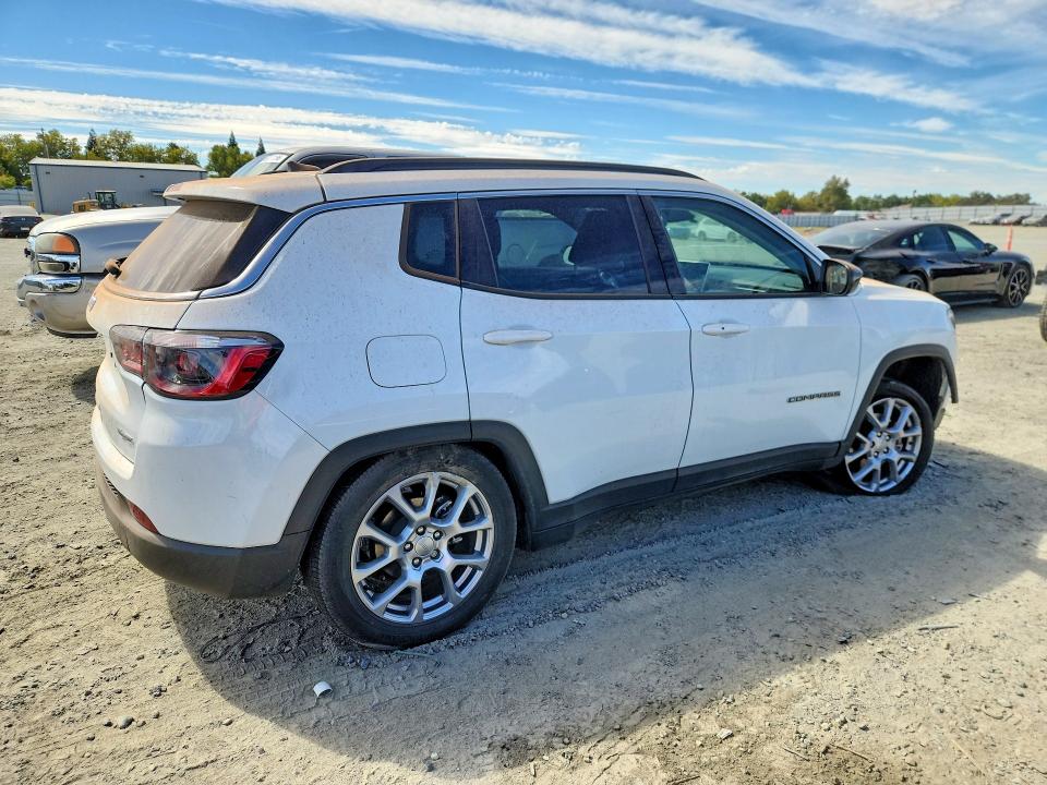 Снимка 3 от търг – 2022 JEEP COMPASS с VIN 3C4NJDFB3NT222447