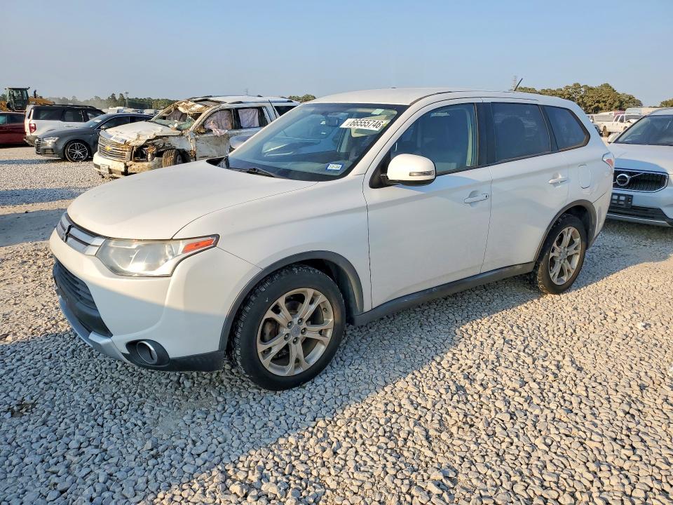 MITSUBISHI OUTLANDER 2015 with VIN JA4AD3A33FZ003282 - Photo from auction