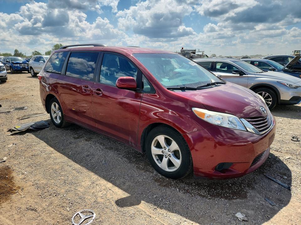 Photo 4 from auction – 2015 TOYOTA SIENNA with VIN 5TDKK3DC9FS656874