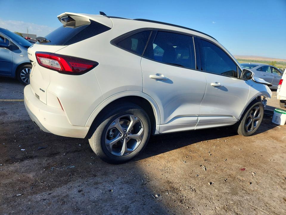 Photo 3 from auction – 2023 FORD ESCAPE with VIN 1FMCU9NA7PUB16494