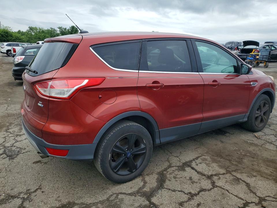 Photo 3 from auction – 2016 FORD ESCAPE with VIN 1FMCU9GX8GUA02537