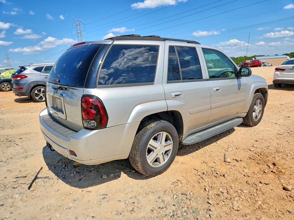 Photo 3 from auction – 2006 CHEVROLET TRAILBLAZER with VIN 1GNDT13S662193612