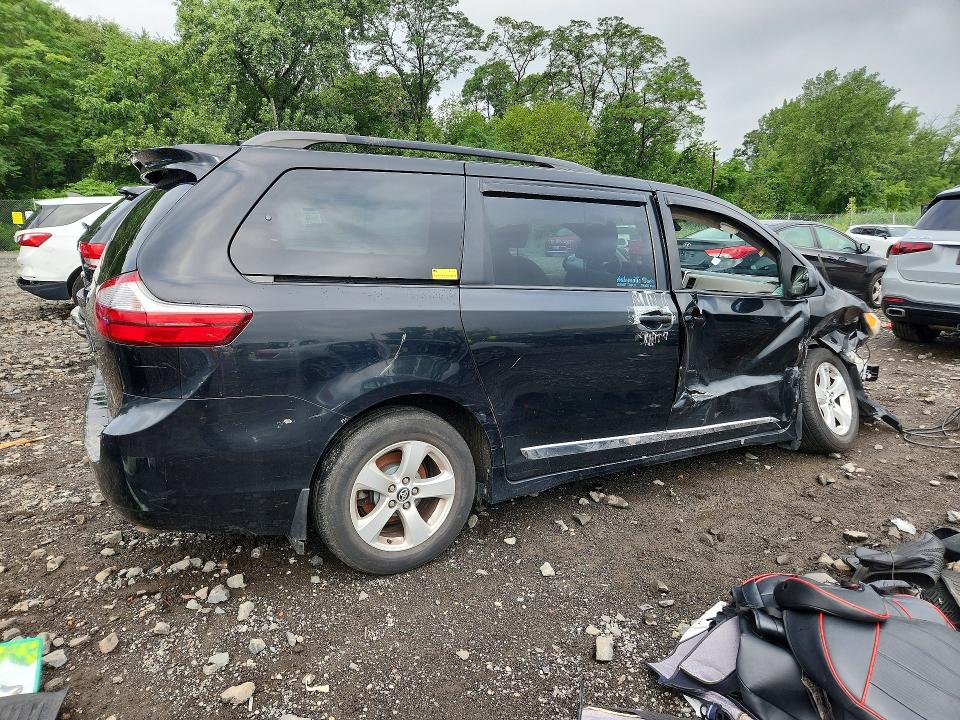 Photo 3 from auction – 2018 TOYOTA SIENNA with VIN 5TDKZ3DC8JS902396