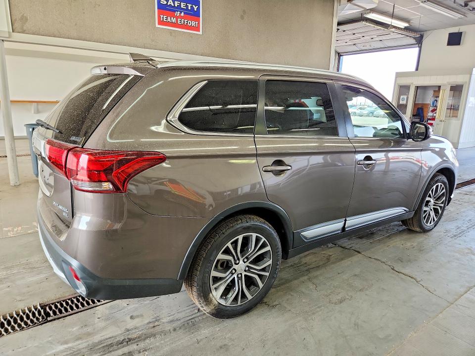 Photo 3 from auction – 2018 MITSUBISHI OUTLANDER with VIN JA4AZ3A32JZ053911