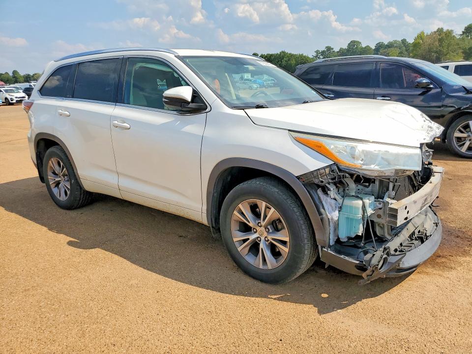 Photo 4 from auction – 2015 TOYOTA HIGHLANDER with VIN 5TDJKRFH6FS205943