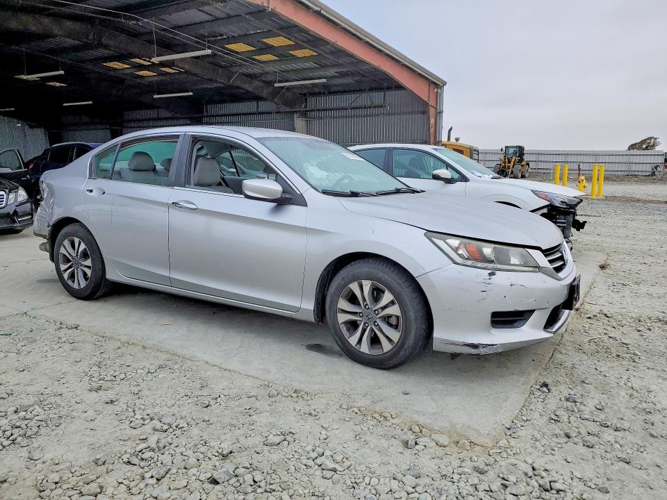 Photo 4 from auction – 2015 HONDA ACCORD with VIN 1HGCR2F36FA153518