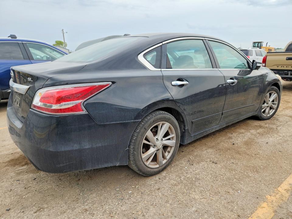 Photo 3 from auction – 2015 NISSAN ALTIMA with VIN 1N4AL3AP2FN866311