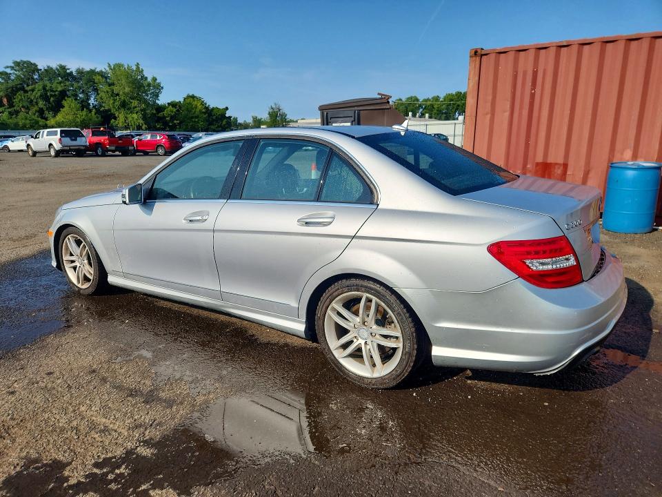 Photo 2 from auction – 2012 MERCEDES-BENZ C with VIN WDDGF8BB6CR227743