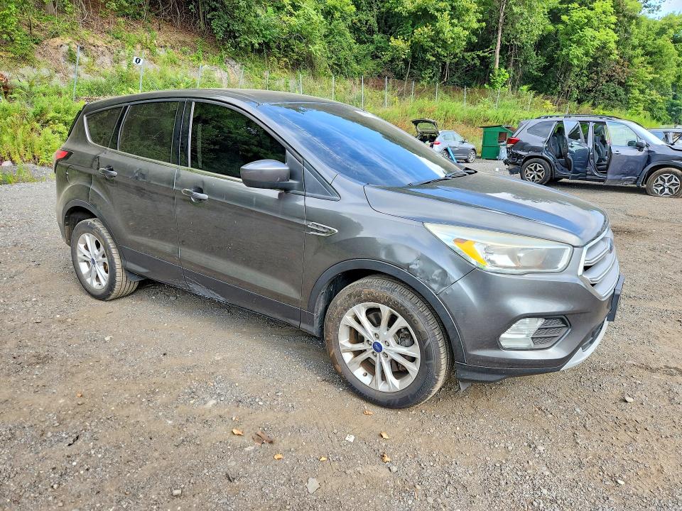 Photo 4 from auction – 2017 FORD ESCAPE with VIN 1FMCU9GD9HUB55435