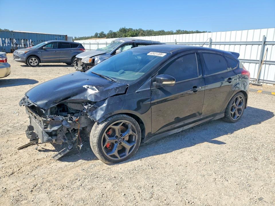 FORD FOCUS 2013 with VIN 1FADP3L97DL126584 - Photo from auction