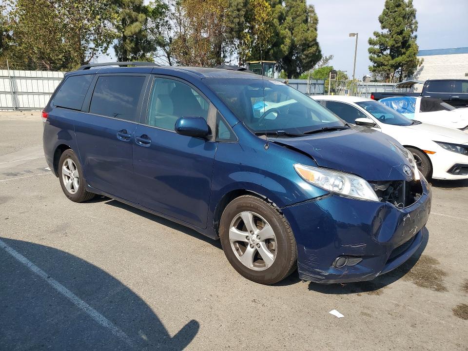 Photo 4 from auction – 2012 TOYOTA SIENNA with VIN 5TDKK3DC1CS273183