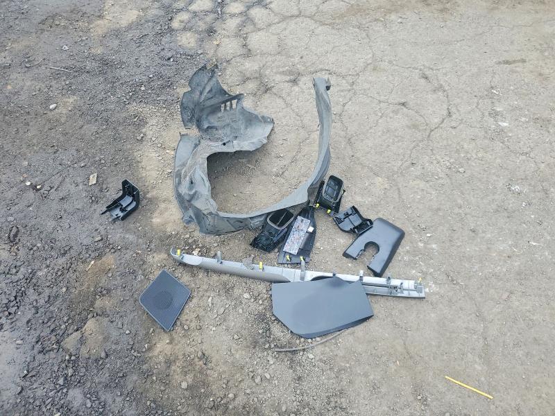 Photo 13 from auction – 2018 TOYOTA RAV4 with VIN 2T3DFREV9JW746274