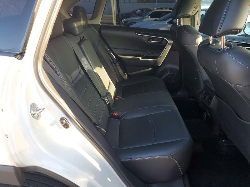 Photo 11 from auction – 2020 TOYOTA RAV4 with VIN 2T3C1RFV4LW097933