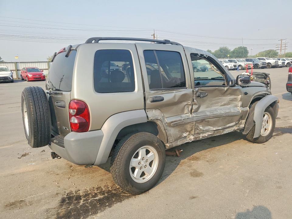 Photo 3 from auction – 2005 JEEP LIBERTY with VIN 1J4GL48K95W677419