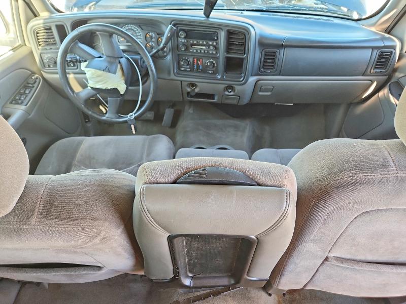 Photo 8 from auction – 2004 CHEVROLET SUBURBAN with VIN 3GNEC16T84G327288