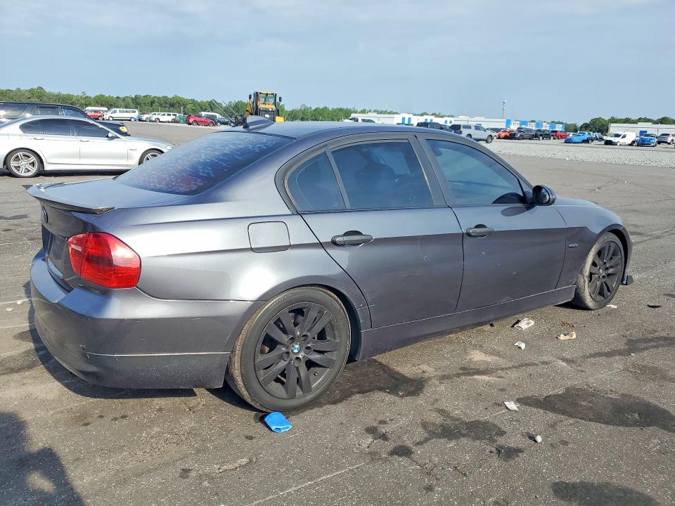 Photo 3 from auction – 2006 BMW 325 with VIN WBAVB13546KX49732